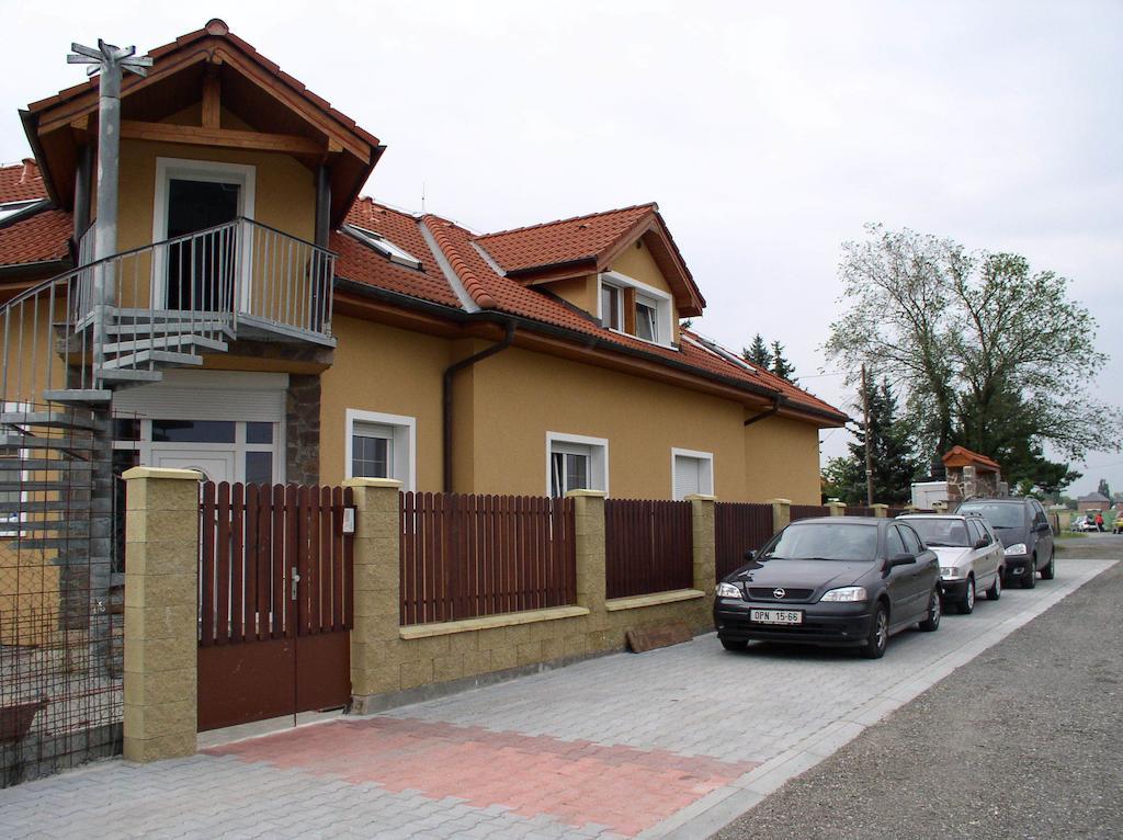 Penzion Rozkos Prŭhonice Exterior photo