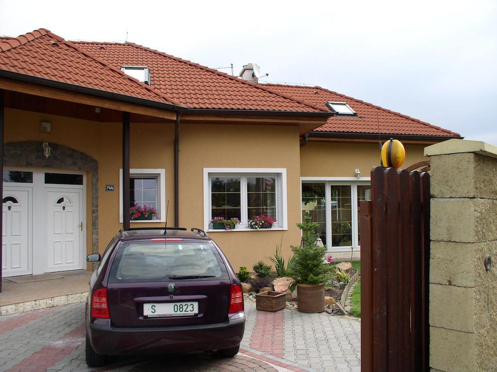 Penzion Rozkos Prŭhonice Exterior photo
