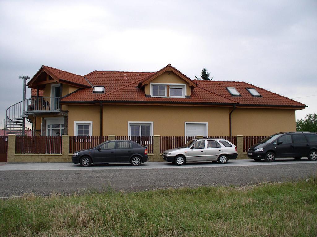 Penzion Rozkos Prŭhonice Exterior photo